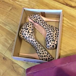 Women’s pink leopard heels